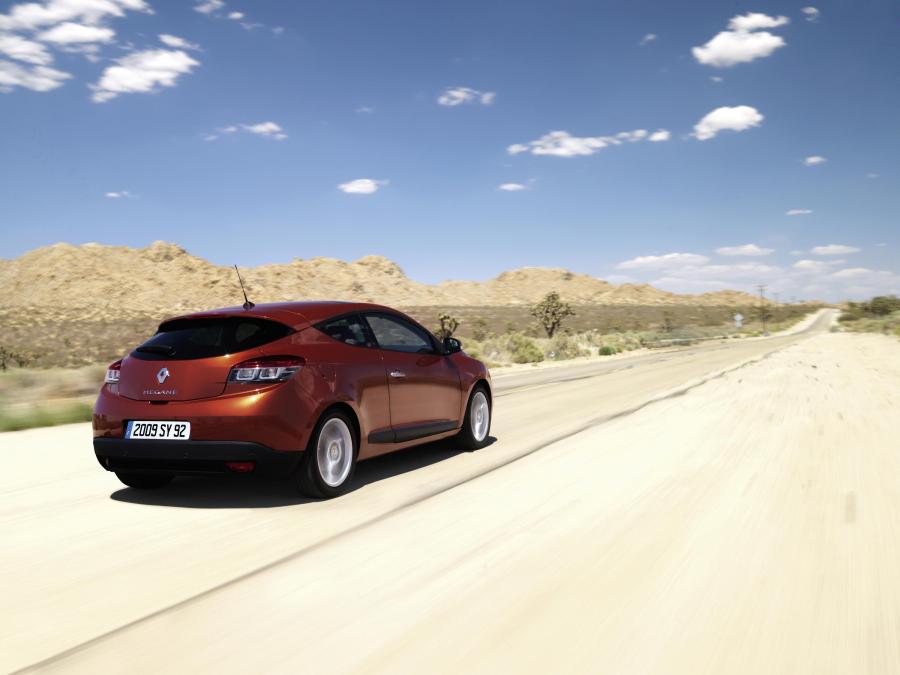  Renault Megane Coupe 2009 года  (фото 43 из 73)